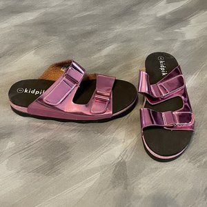 Girl’s Kidpik Pink Shiny Strap Sandals Size 5